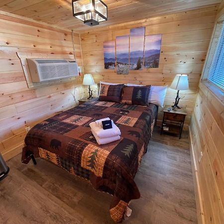 Newly Remodeled Motel In Gatlinburg! Екстериор снимка