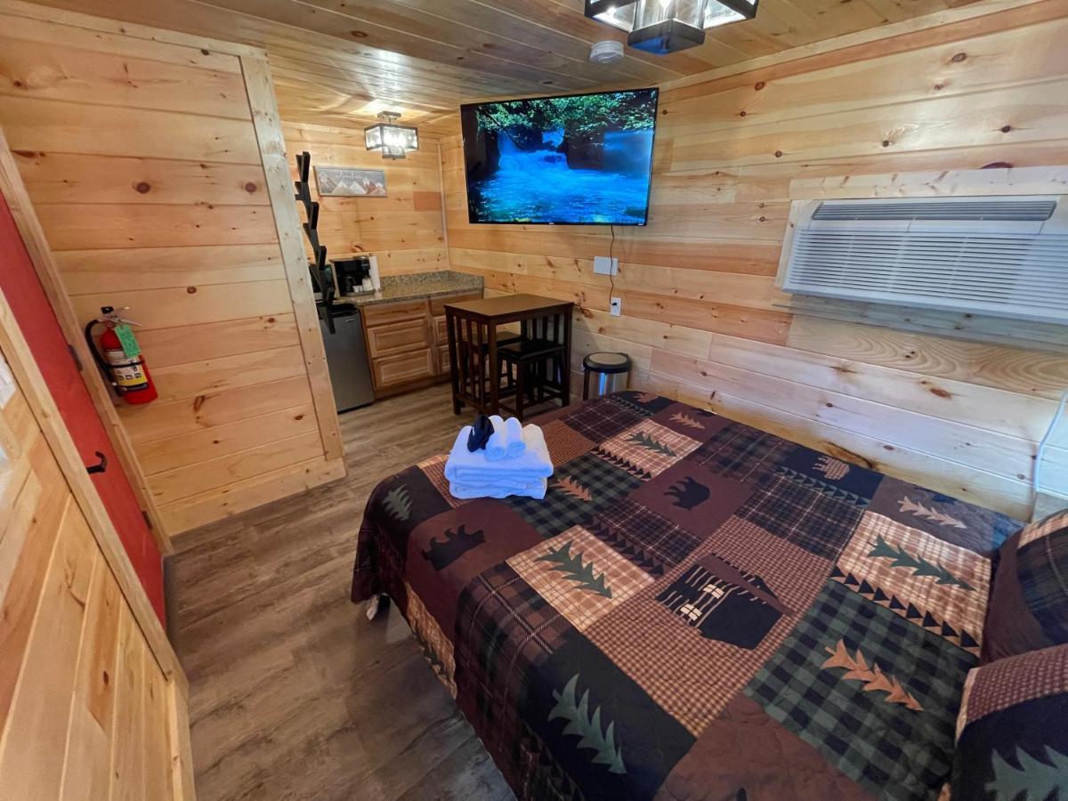 Newly Remodeled Motel In Gatlinburg! Екстериор снимка